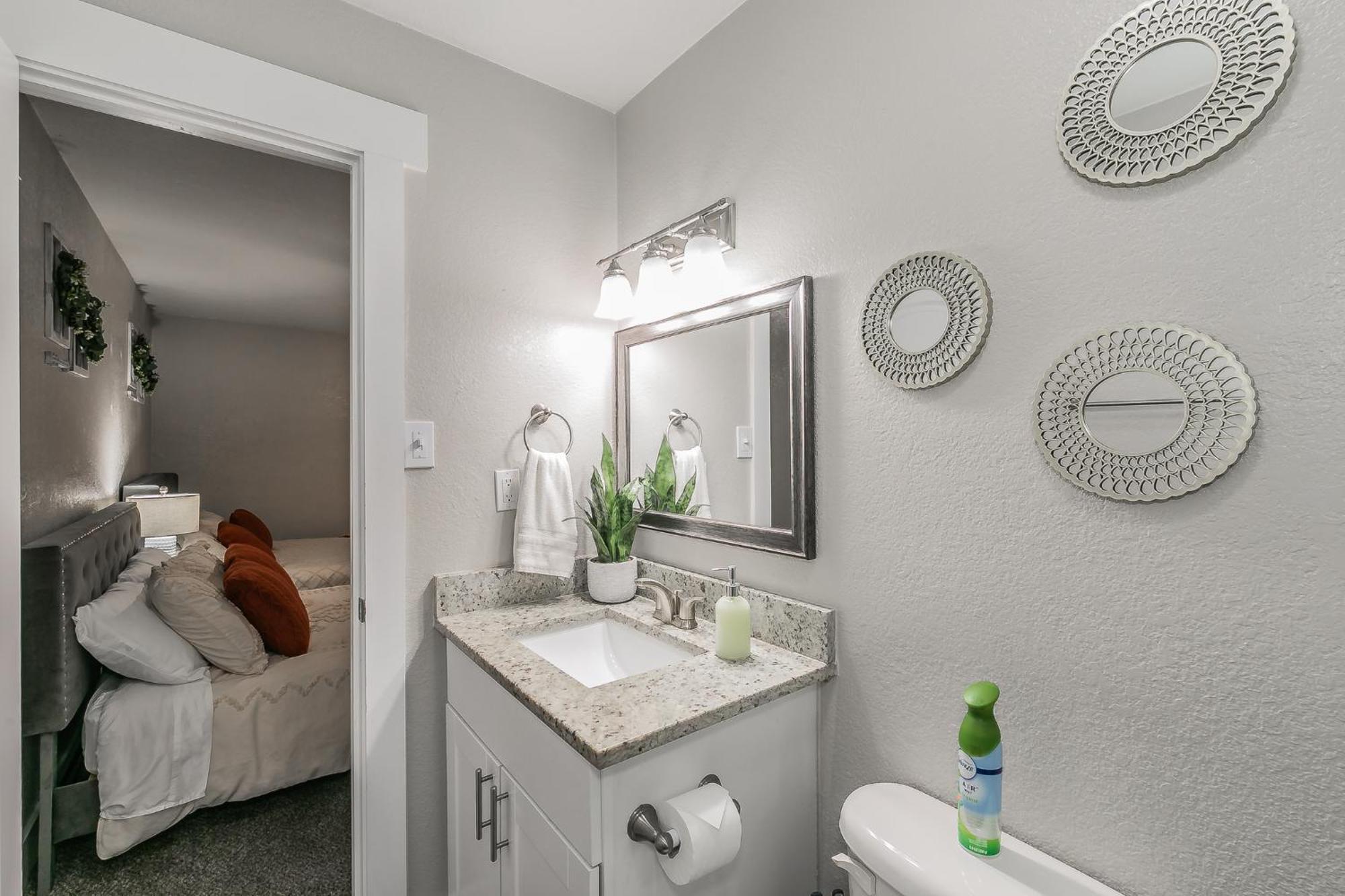 Cozy 2Br Farmhouse Apt - Sleeps 8 - Free Parking! Arlington Buitenkant foto
