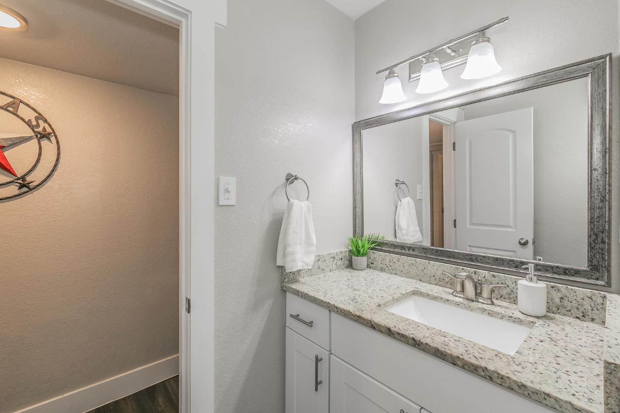 Cozy 2Br Farmhouse Apt - Sleeps 8 - Free Parking! Arlington Buitenkant foto